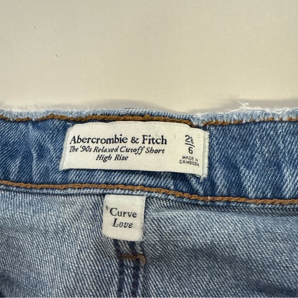 Abercrombie & Fitch Curve Love '90s Relaxed Cutoff High Rise Jean Shorts Sz 28 6 - Picture 3 of 6